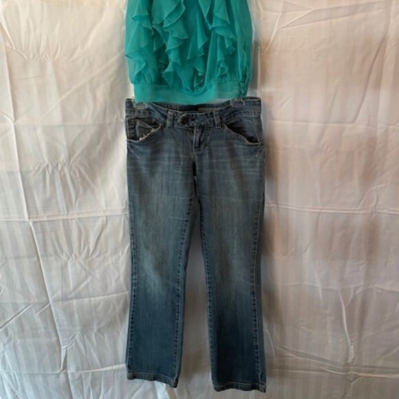 DKNY Distressed Vintage Jeans Size 26 straight leg plus free boho Blouse!! - Picture 3 of 11